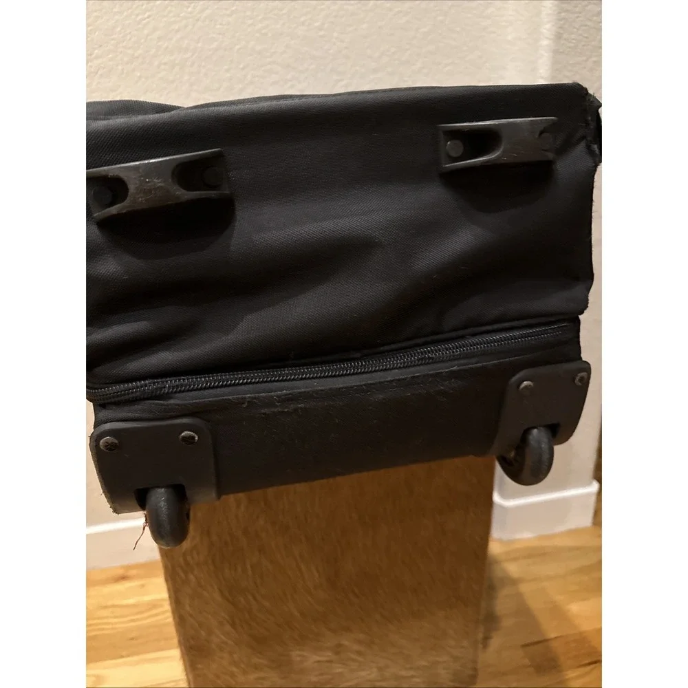 InGear Rolling Suitcase Blue Black Softside Travel Luggage‎ Upright